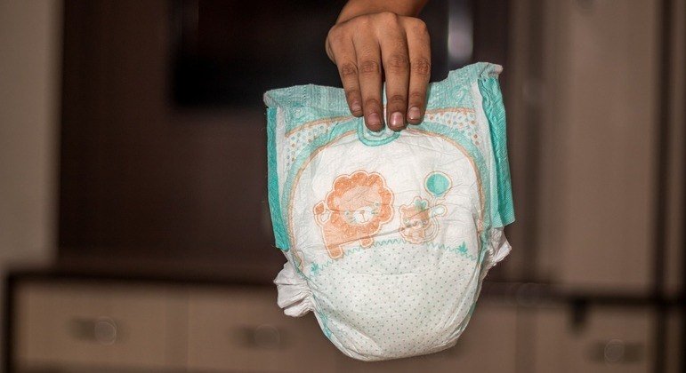 Mãe proíbe avós de trocarem fraldas do neto, para ‘proteger privacidade do bebê’