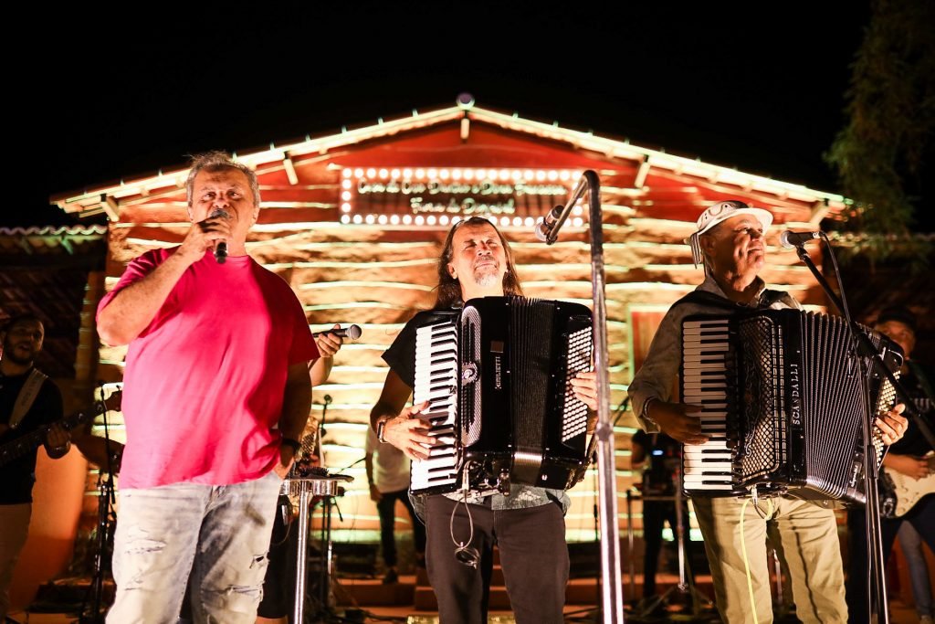 Cidade do Forró tem encontro de sanfonas de Dorgival Dantas, Flávio José e Waldonys no Derradeiro de Maio