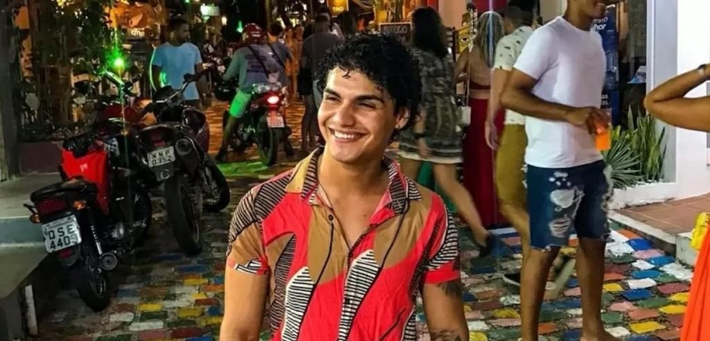 Influencer morto por reação alérgica a camarão deixou carta de despedida