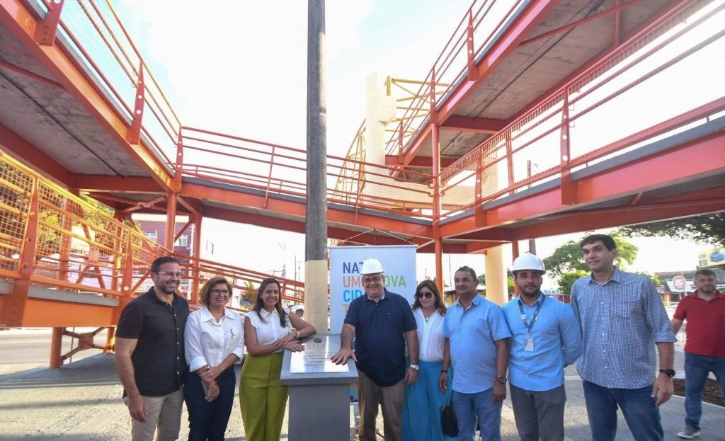 Após ampla reforma, Passarela das Quintas já é usada pela população