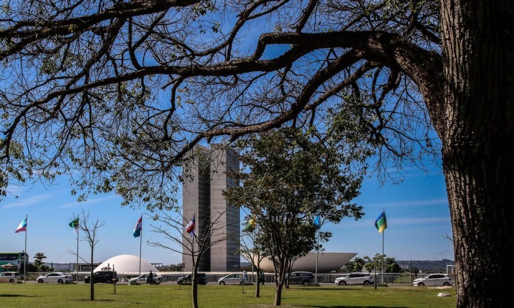 Senadores reagem à aproximação de Barroso: ‘vamos impor os limites’