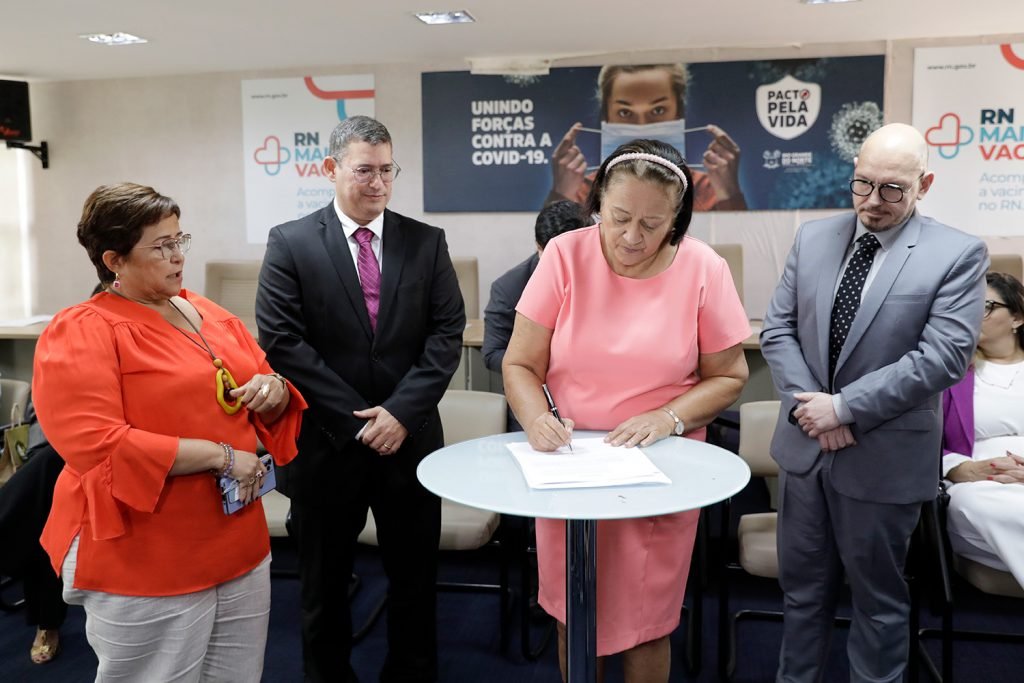 Governo e MP lançam programa para combater violência nas escolas