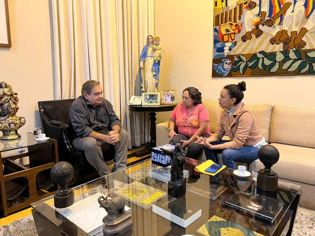 Prefeito recebe representantes do Sinte