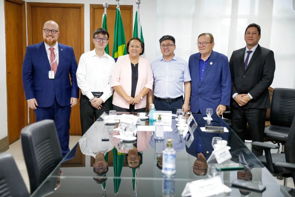 Governo e empresa chinesa fecham investimento de R$ 2,5 bi em energia solar no RN