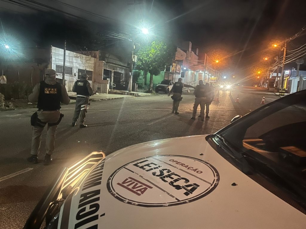 Dois condutores são presos e outros 12 foram autuados por em blitz de Lei Seca em Natal
