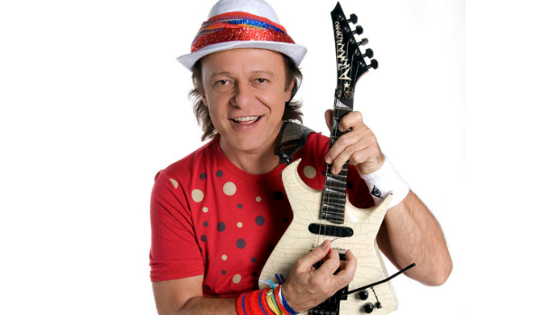 Armandinho é Doutor Honoris Causa. Recebeu título aos 70 anos; Vídeo