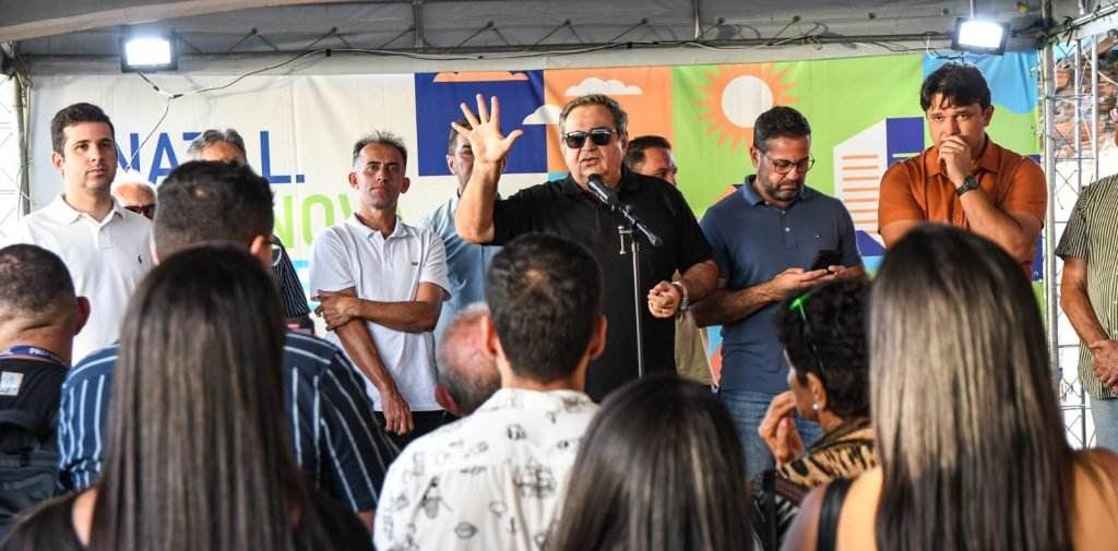 Prefeitura entrega nova praça para moradores do bairro Paço da Pátria