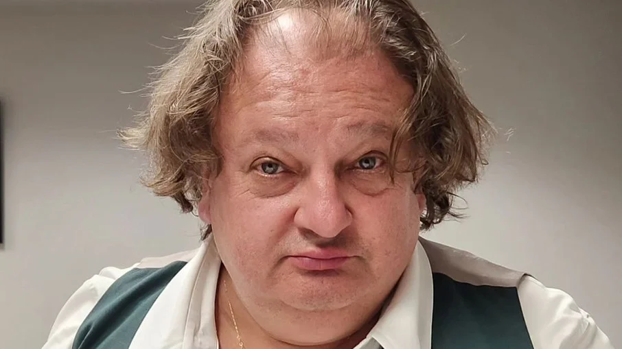 Pelado, Jacquin faz vídeo no chuveiro depois dizer que não toma banho