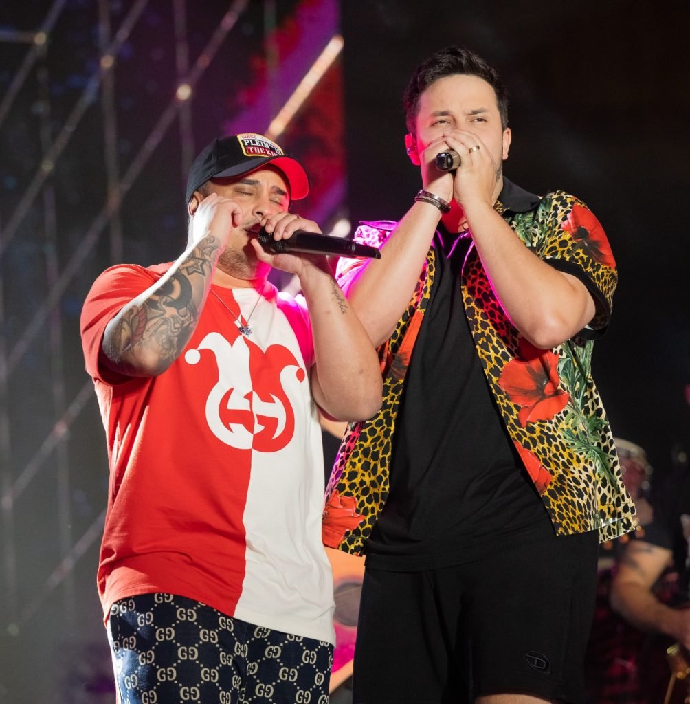 Projeto PRAIOU desembarca pela primeira vez no Nordeste na Pipa com Matheus e Kauan