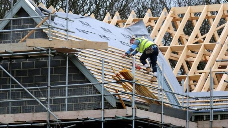 Reino Unido facilita visto para atrair pedreiros e pode beneficiar brasileiros