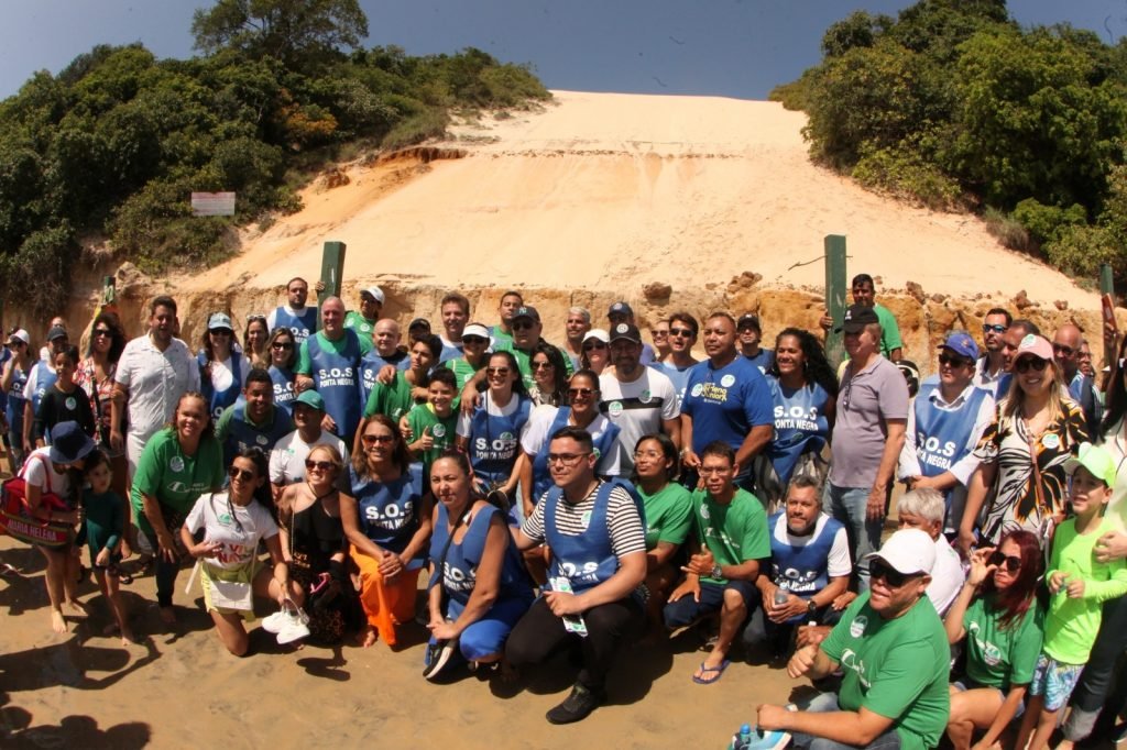Prefeito Álvaro Dias participa de ato público em prol da engorda da praia de Ponta Negra