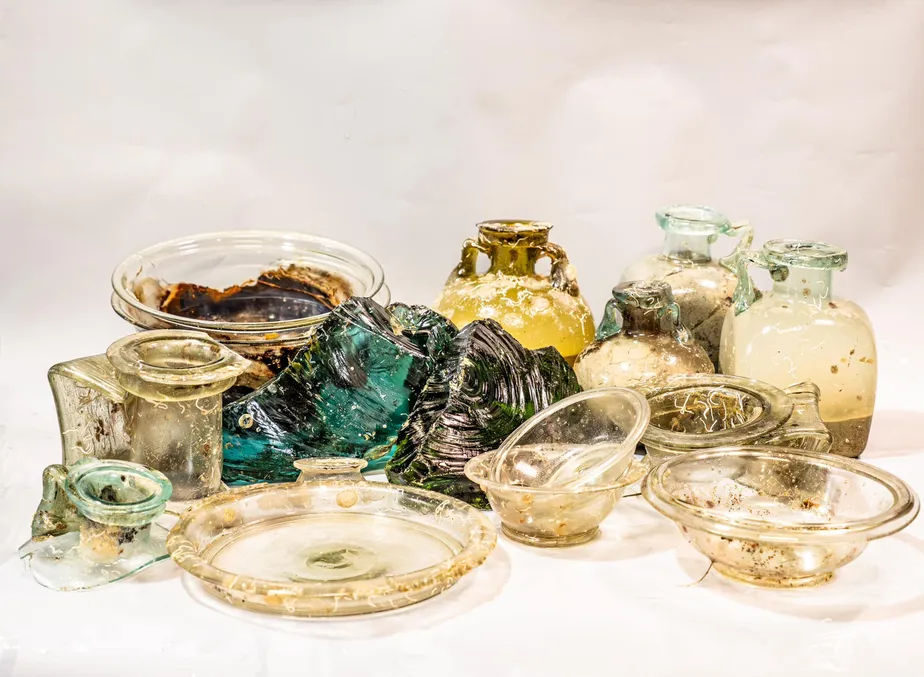 Artefatos de vidro são descobertos em navio romano naufragado há 2 mil anos