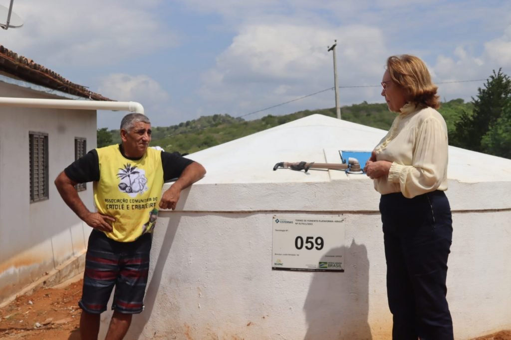 Zenaide acompanha entrega de cisternas construídas com emendas do seu mandato em Lajes Pintadas