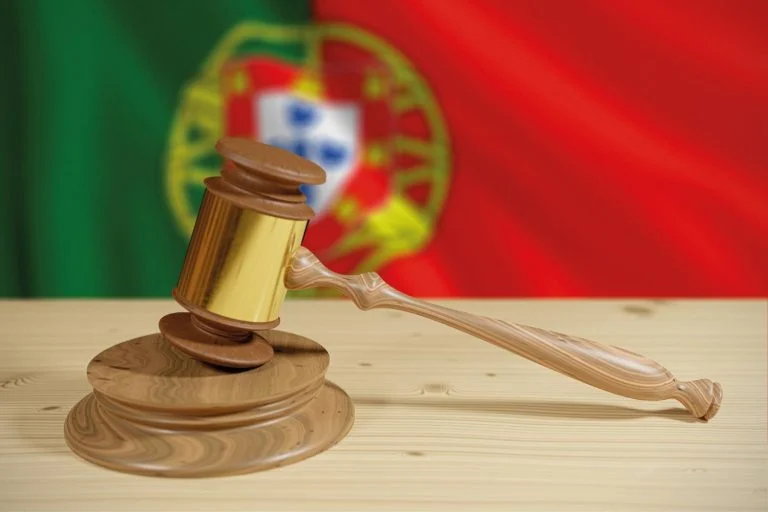 Portugal fecha porta de entrada para advogados brasileiros