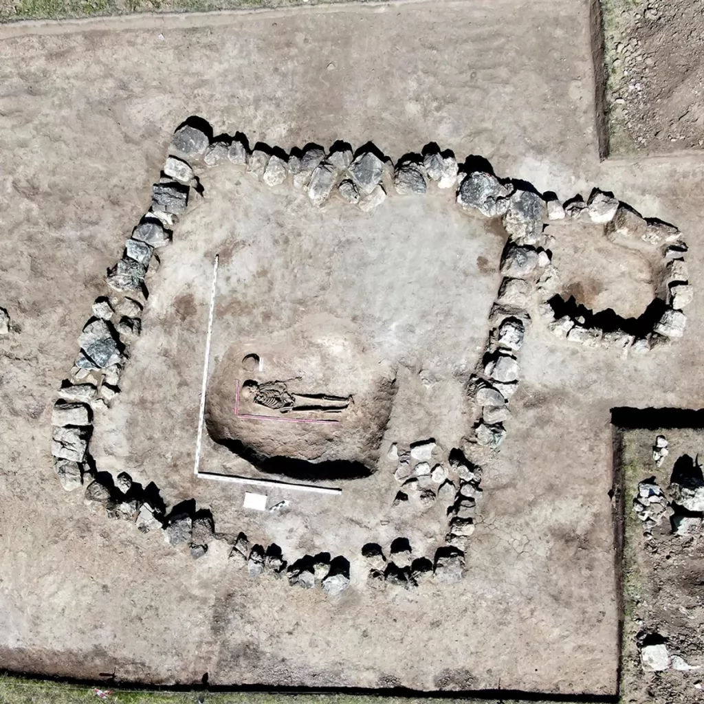 Objeto estranho de 3 mil anos é desenterrado na Sibéria