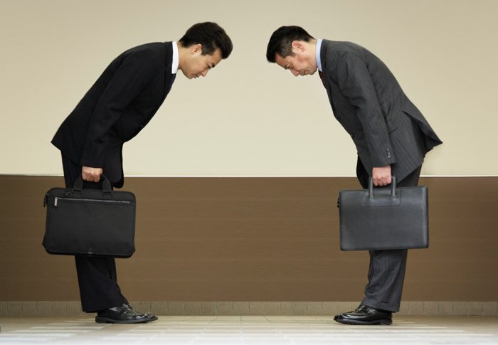 Você sabe as regras de etiquetas praticadas no mundo inteiro? Veja o mapa e evite vexames