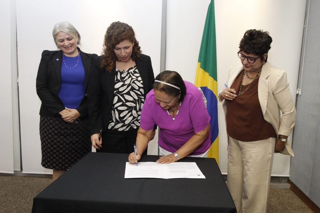 Estado assina acordo para cota em contratações públicas para mulheres vítimas de violência