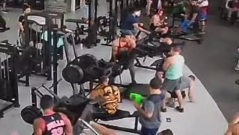 Aluno atingido por aparelho de academia tem ‘menos de 1% de chance de voltar a andar’