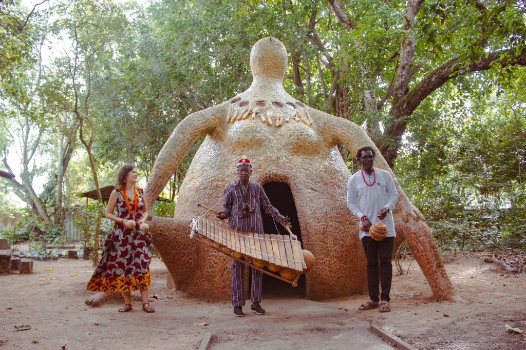 Cortejo musical com Helder Vasconcelos encerra residência artística no Parque das Dunas neste sábado (26)