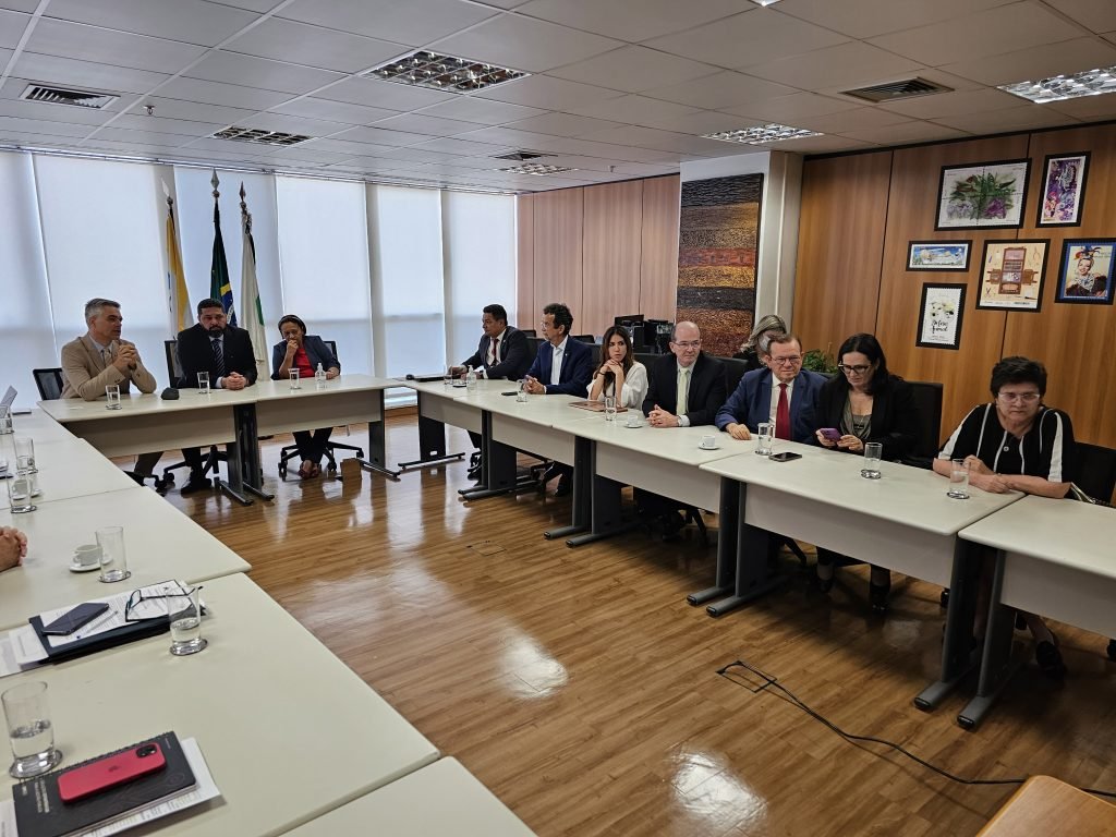 Governadora apresenta novos gestores do aeroporto de Natal ao presidente dos Correios