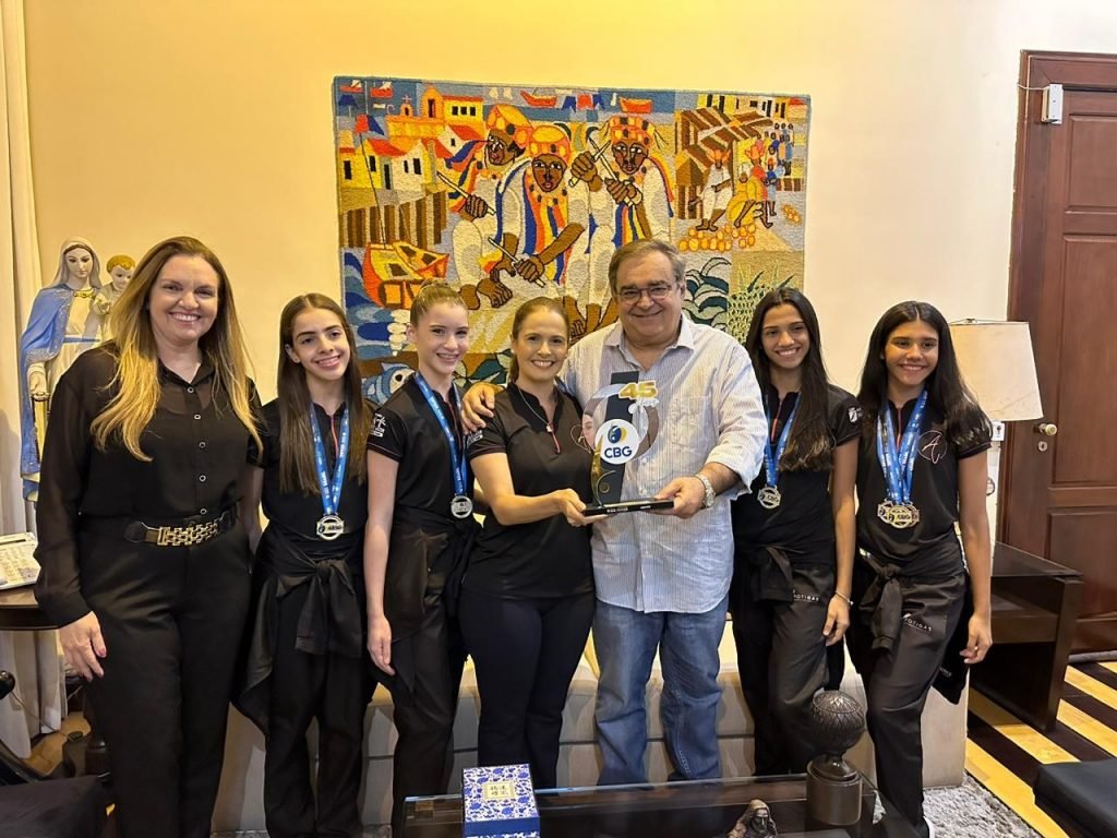 Prefeito Álvaro Dias recebe atletas potiguares campeãs de Ginástica Rítmica