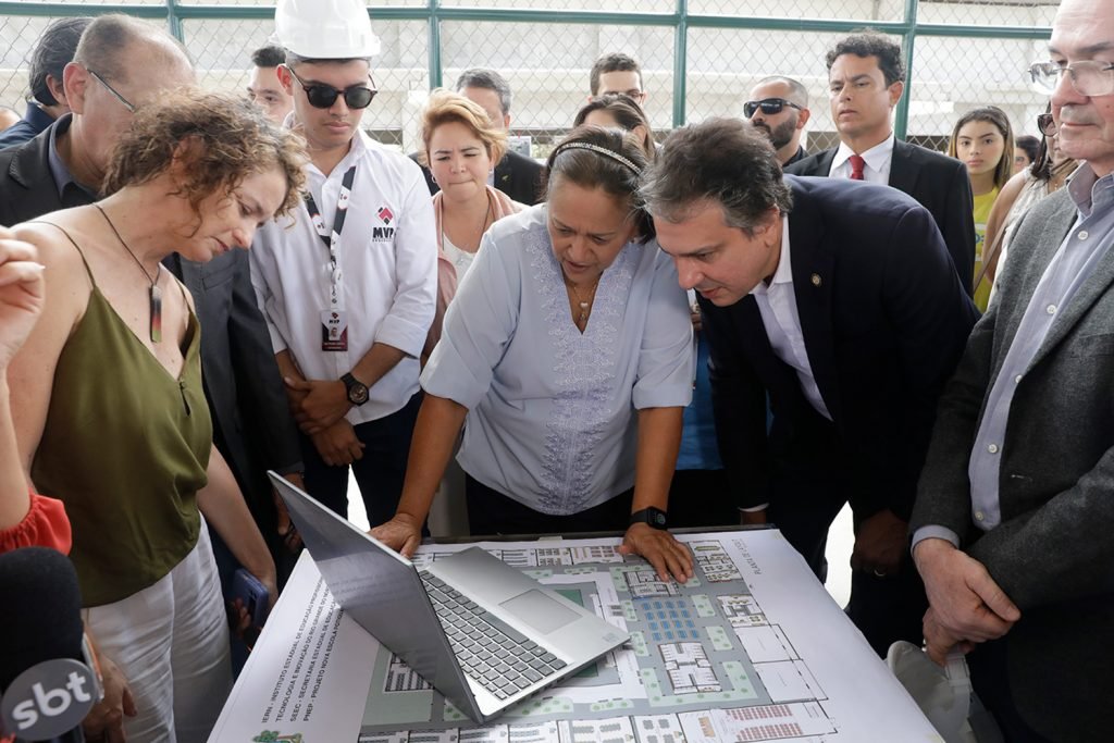 Ministro da Educação visita  construção do IERN em Natal