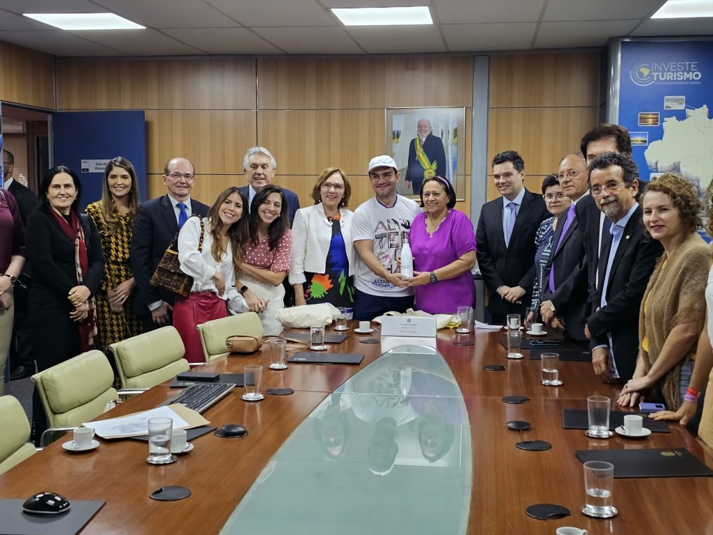 Ministro garante apoio para construção da nova estrada de Pipa