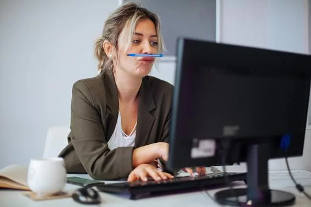 Empregos de garotas preguiçosas: Conheça o modo de trabalho crescendo entre a geração Z