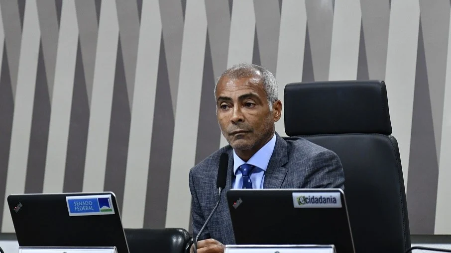 Criminosos invadem casa de Romário na Barra da Tijuca, no Rio