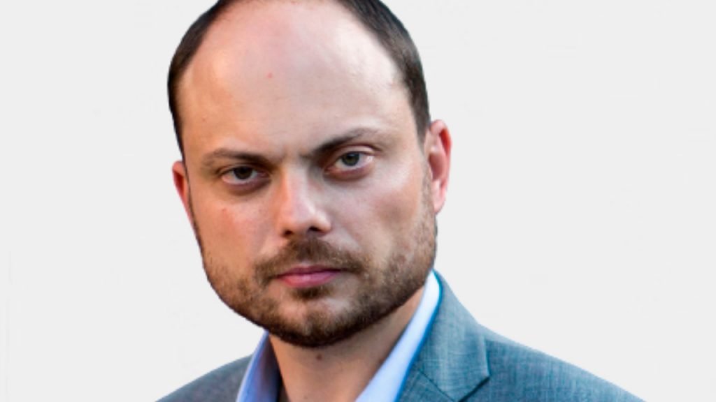 Jornalista russo que criticou a guerra é isolado em prisão na Sibéria