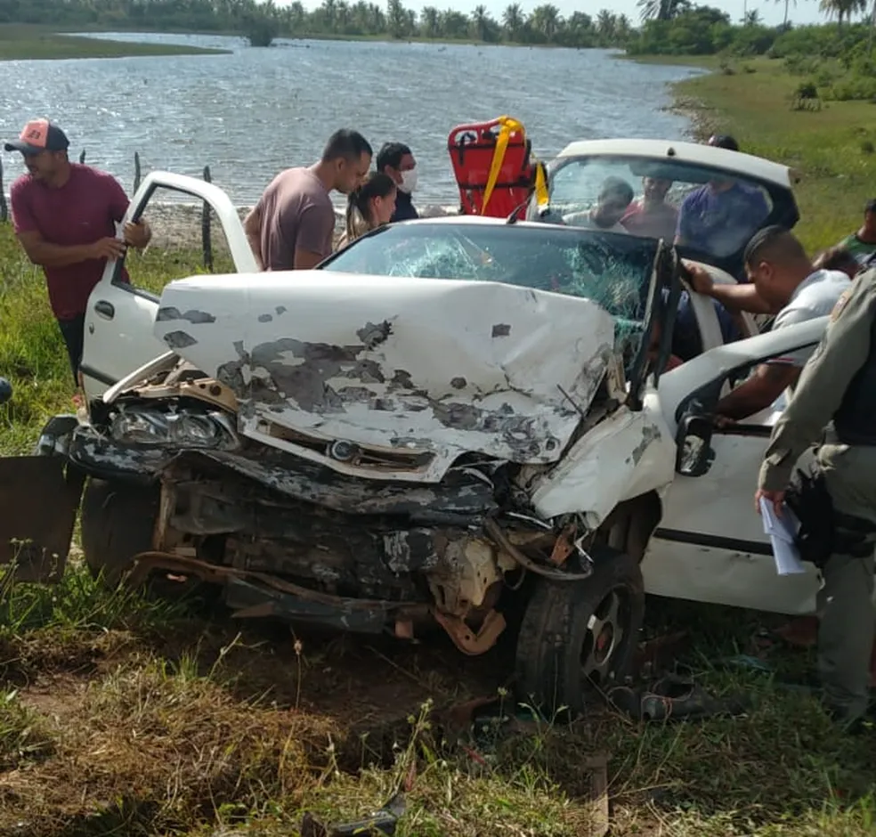 Uma pessoa morre e sete ficam feridas após batida entre dois carros em rodovia no litoral norte do RN