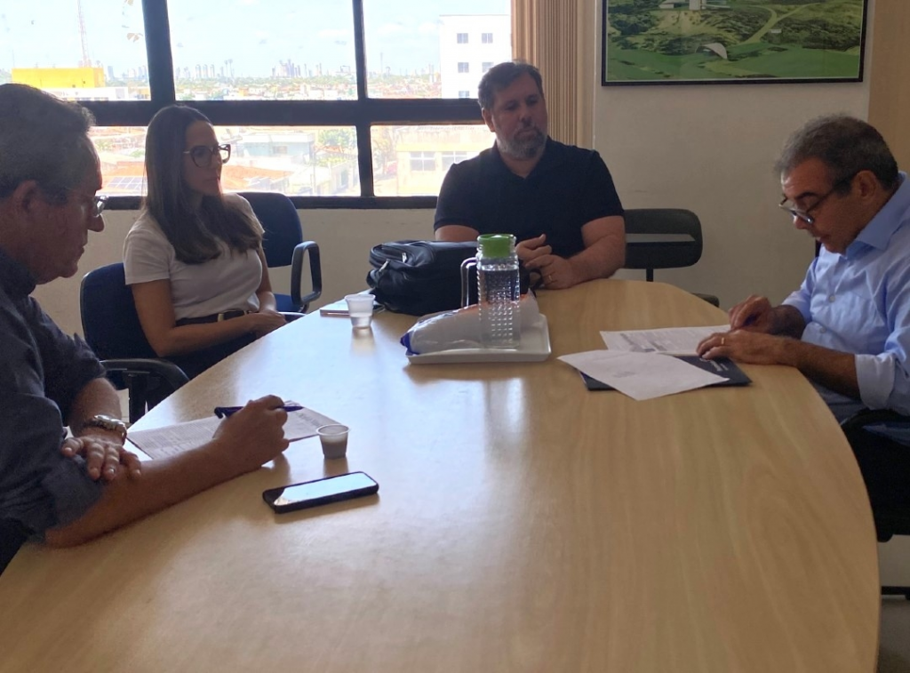 Comércio impactado pelas obras das calçadas terá prazo para adequar estacionamentos