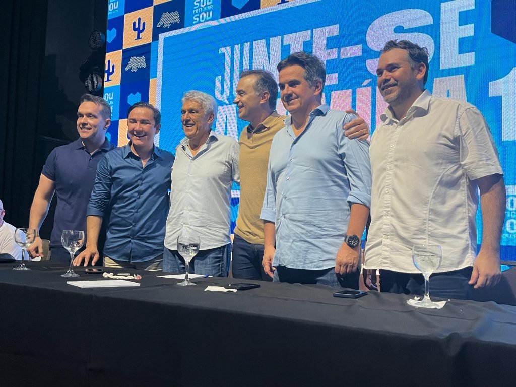 Ao lado de lideranças nacionais do partido, João Maia filia-se ao PP