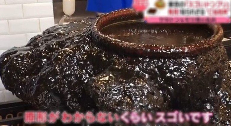 Restaurante serve espetinhos de porco mergulhados em pote que não é limpo há 60 anos