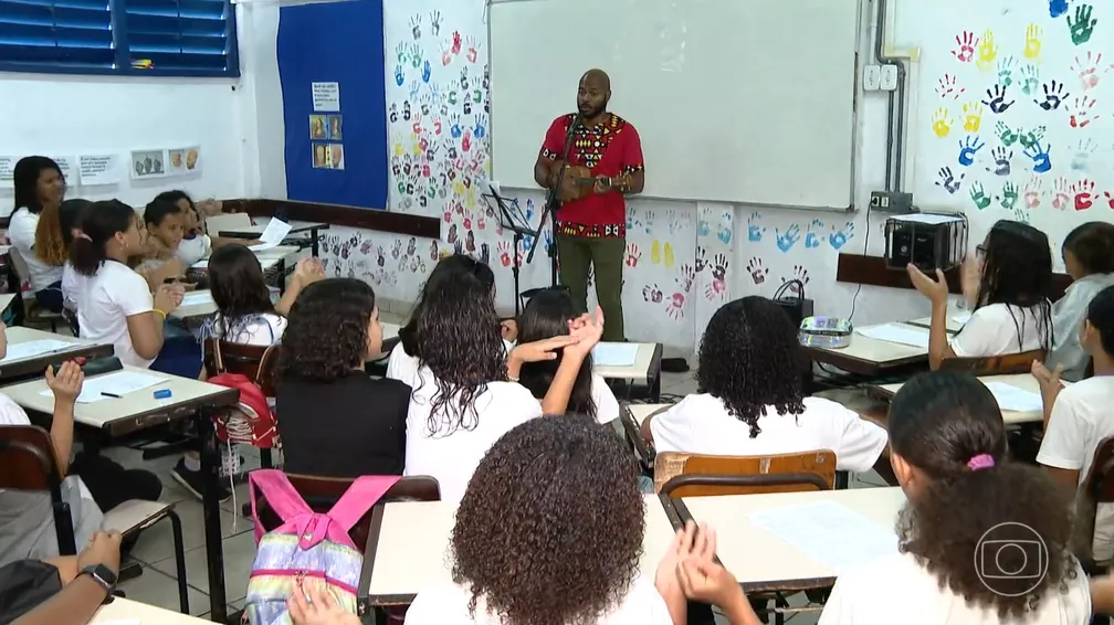 Lei garante a professores plano de carreira e jornada reduzida