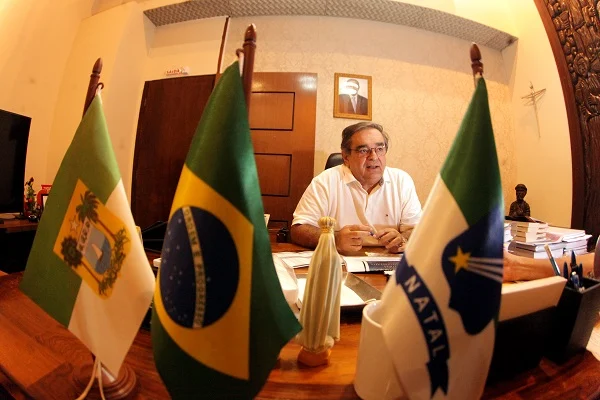 Prefeito Álvaro Dias anuncia gratuidade para o transporte neste domingo (12) para inscritos no ENEM