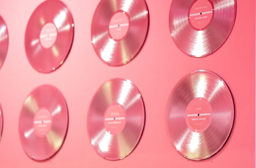 Você sabe quem é a cantora que mais vendeu discos na história?