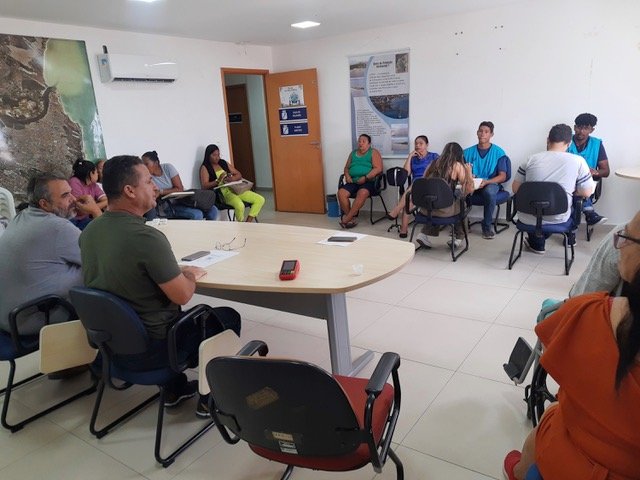 Prefeitura propõe inovação com cardápio digital e bilíngue para quiosqueiros da Orla