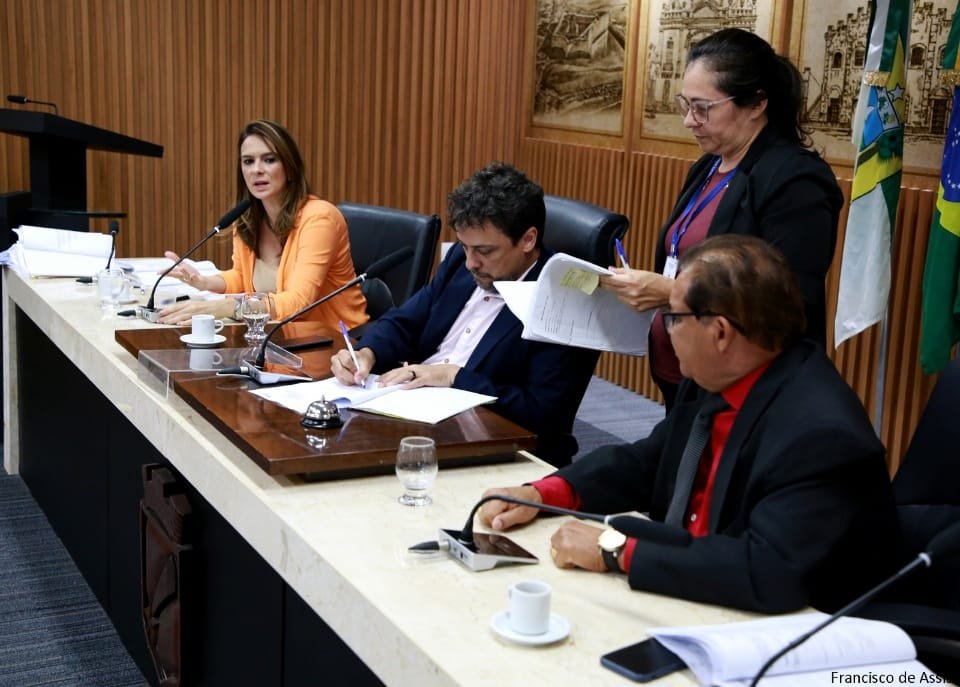 Comissão convida secretarias para discutir obras de CMEI’s paralisadas