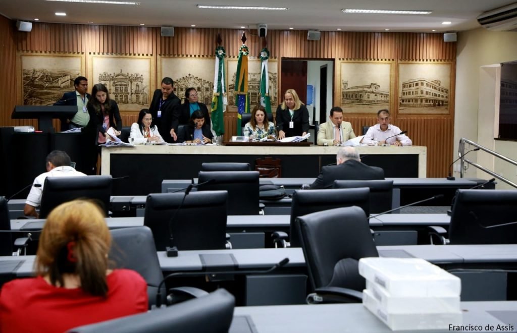 Comissão aprova projeto de prevenção em cadernos e livros contra drogas