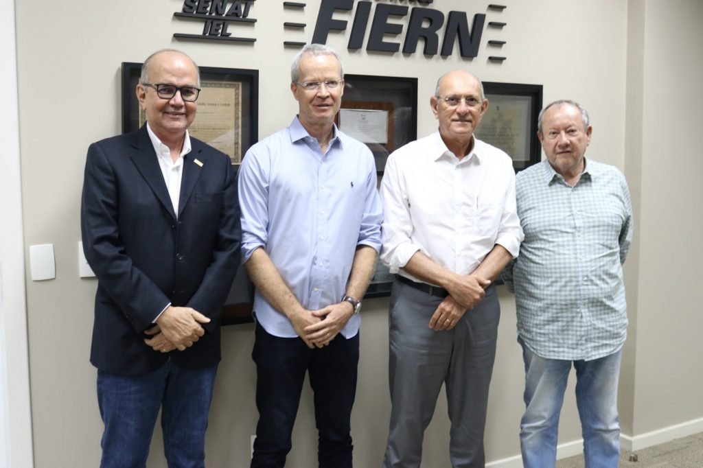 Roberto Serquiz recebe diretor industrial da Guararapes na Casa da Indústria