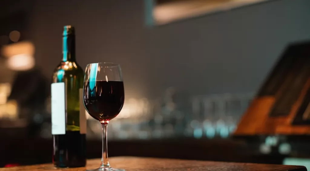 Pesquisa encontra motivo de dor de cabeça causada por vinho tinto