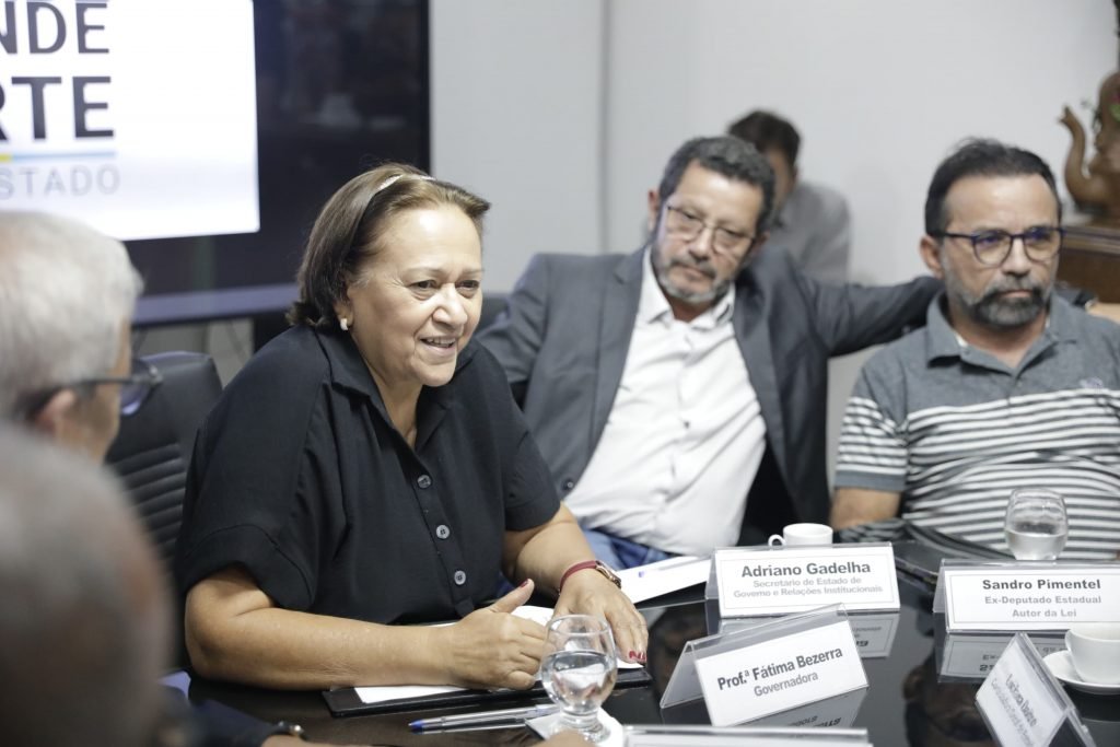 Governadora regulamenta lei sobre direitos dos trabalhadores terceirizados