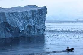 Maior iceberg do mundo está à deriva e ameaça vida selvagem
