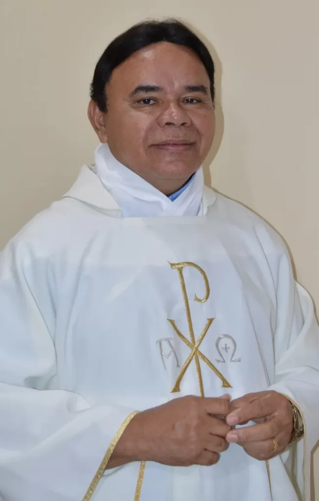 Padre é agredido durante assalto dentro de casa no interior do RN; criminosos levaram bens pessoais e paroquiais