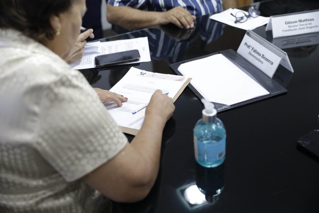 Governo do RN e CAERN assinam Termo de Compromisso para esgotamento sanitário em Caicó