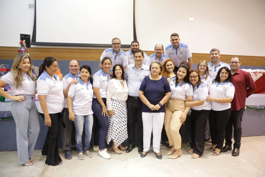 Servidores se reúnem para confraternização natalina na Escola de Governo