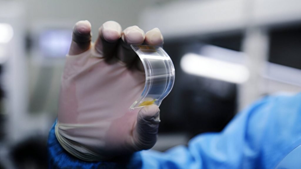 Pesquisadores criam roupa movida a energia solar que aquece e refresca corpo humano