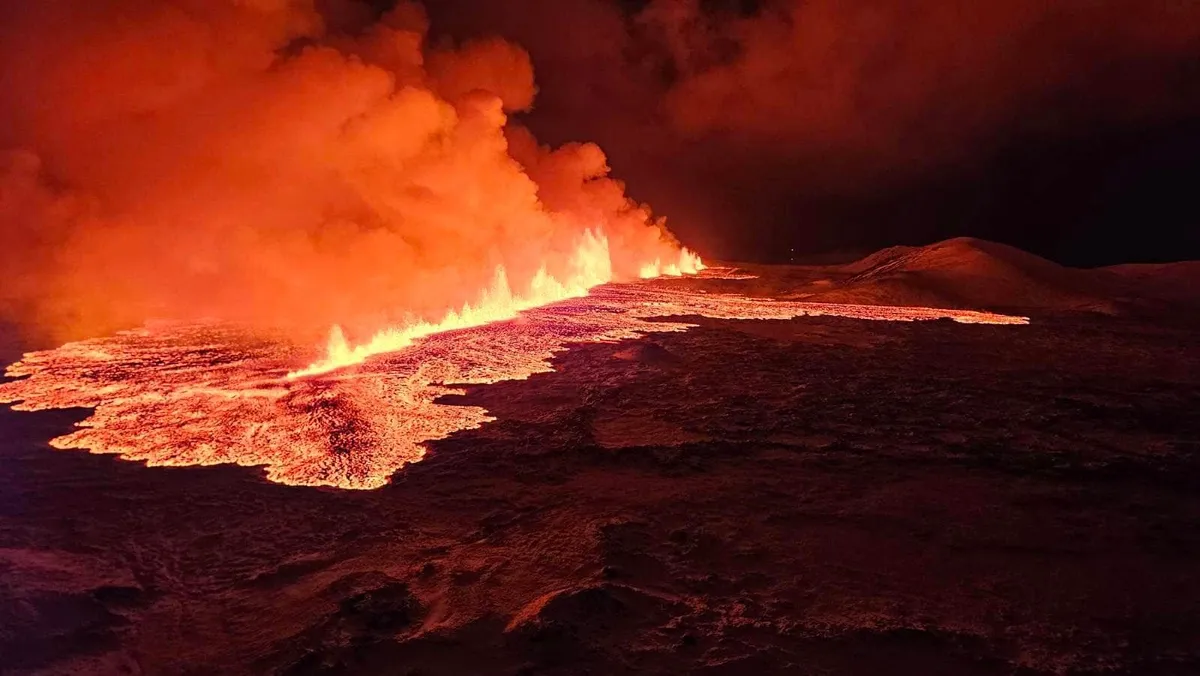 Após tremores, vulcão islandês entra em erupção; assista ao espetáculo da natureza