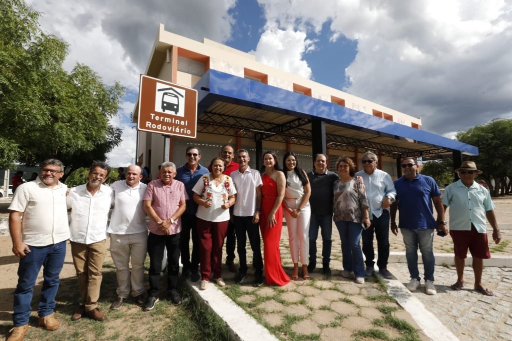 Governadora visita reforma do Terminal Rodoviário de Parelhas